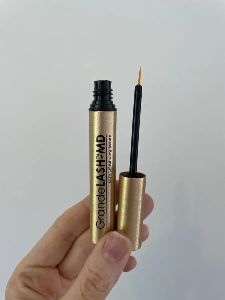 GrandeLASH-MD open applicator and brush photographed by The Lash List