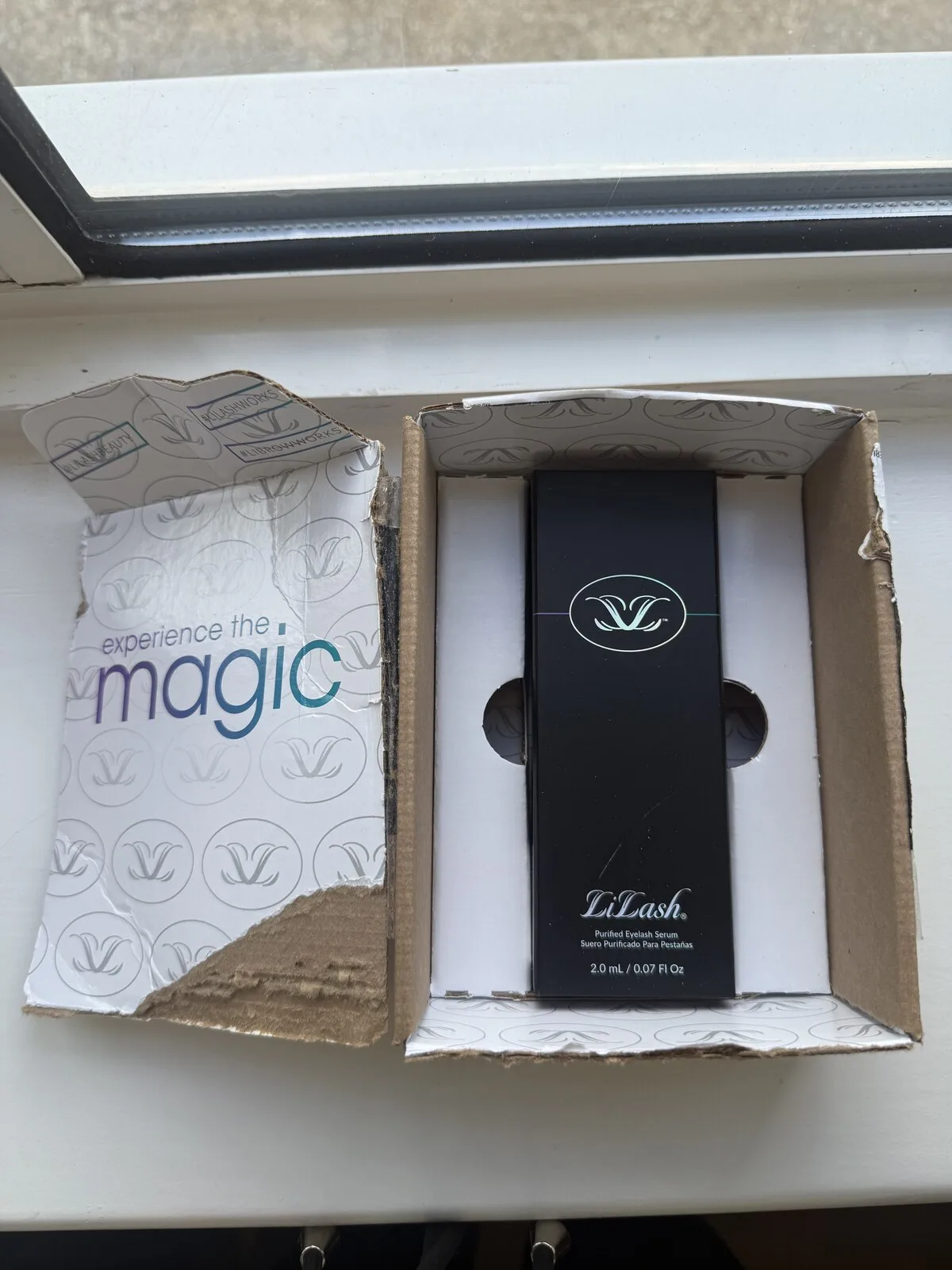 LiLash direct-order shipping carton photographed by The Lash List
