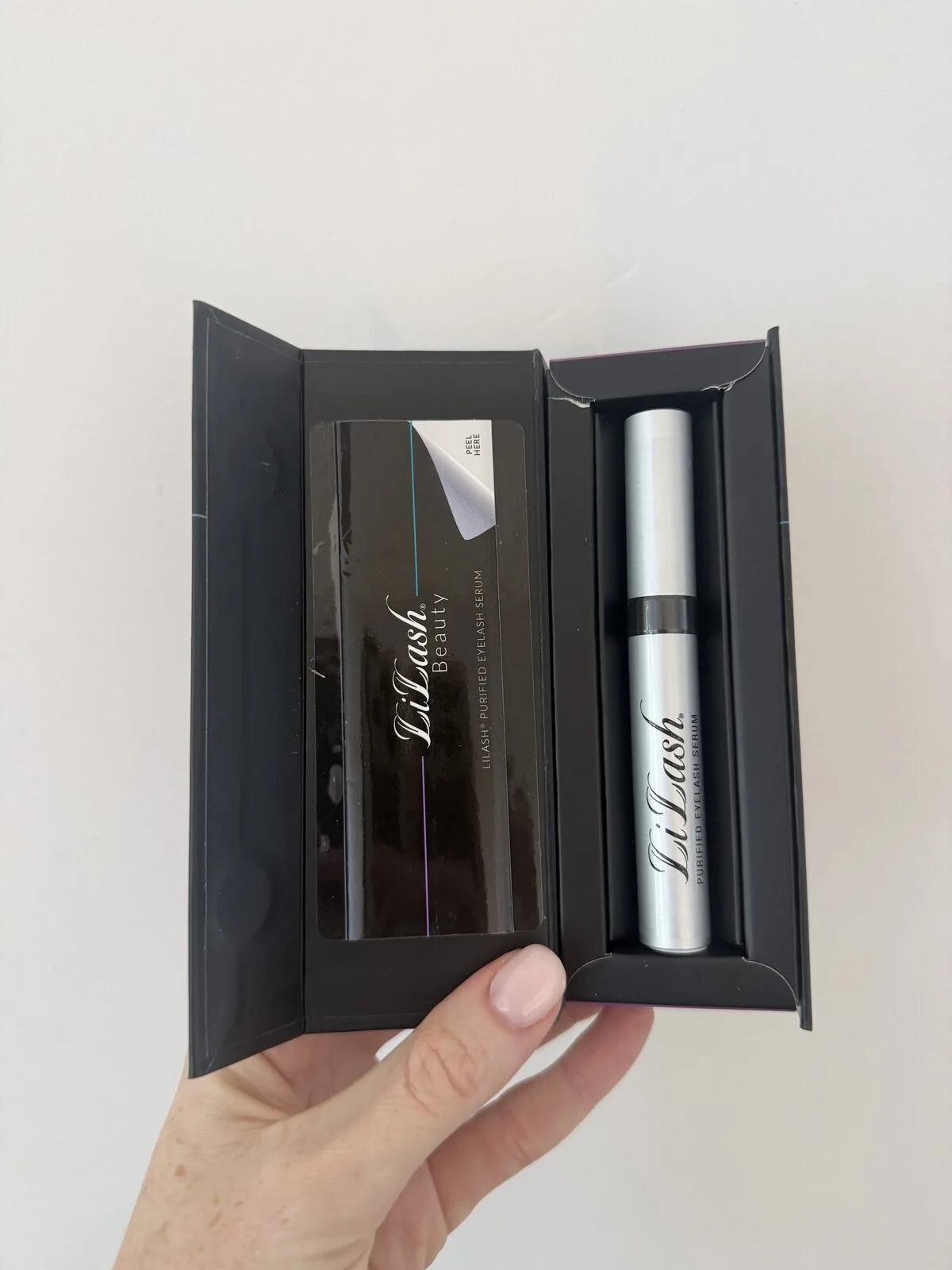 LiLash open presentation box photographed by The Lash List