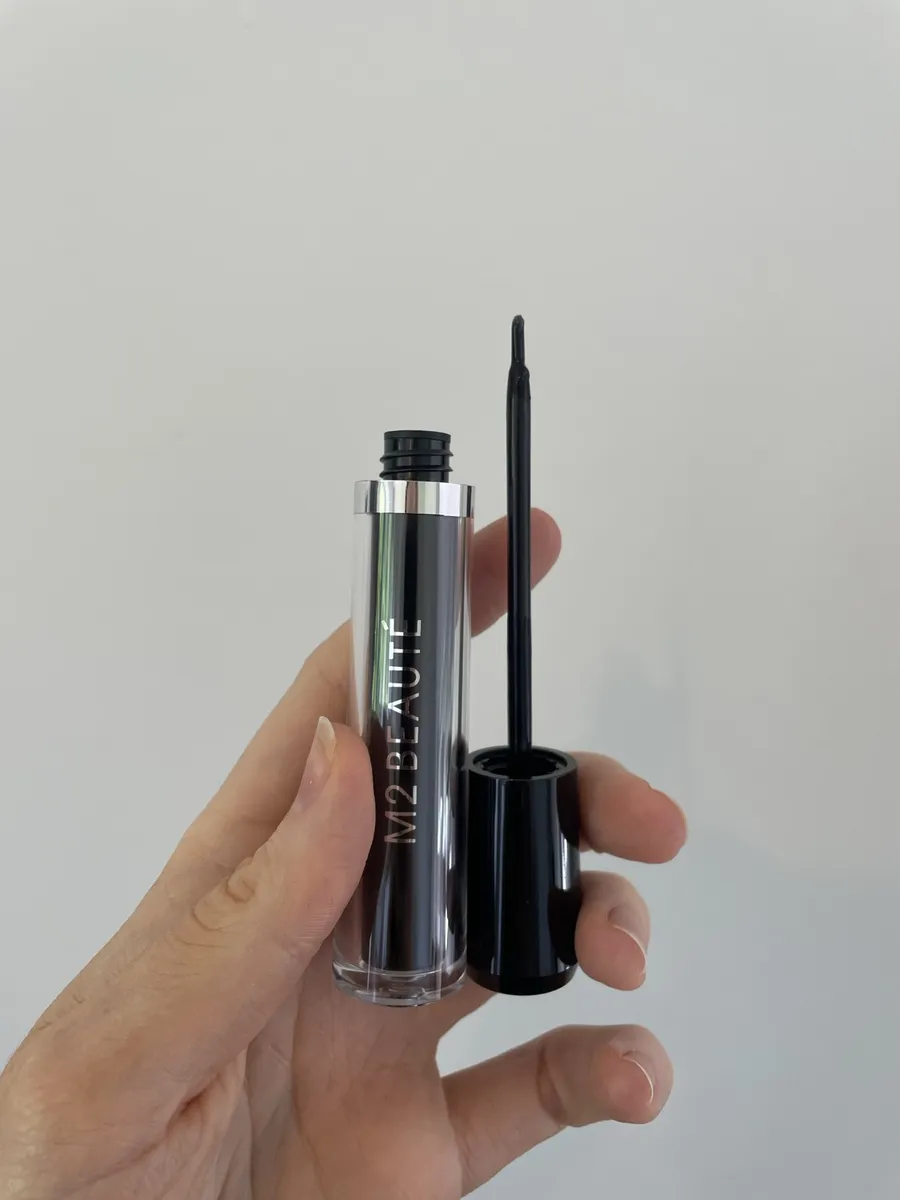 M2 Beauté open applicator and brush photographed by The Lash List