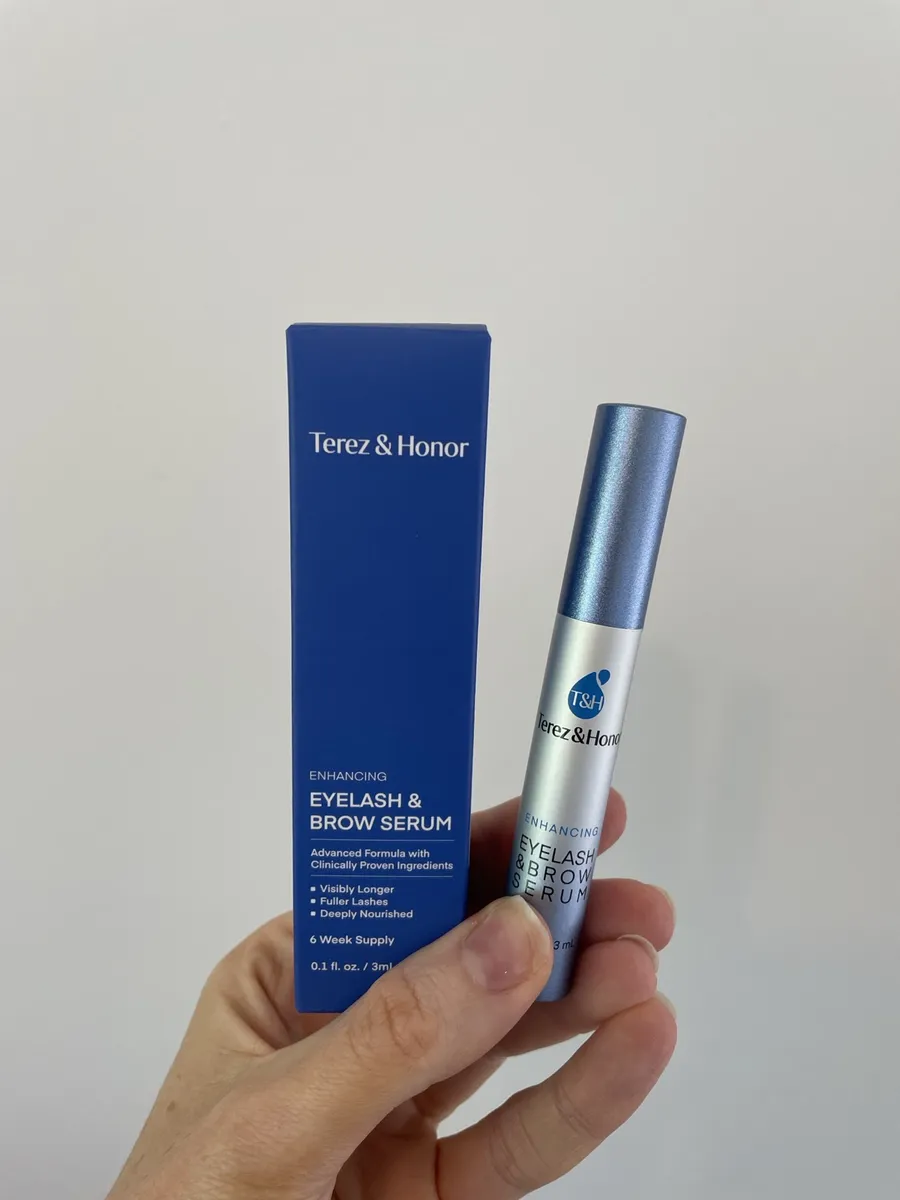 Terez & Honor retail box and tube photographed by The Lash List