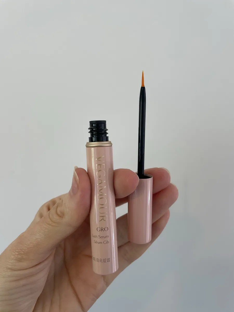 Vegamour GRO open applicator and brush photographed by The Lash List